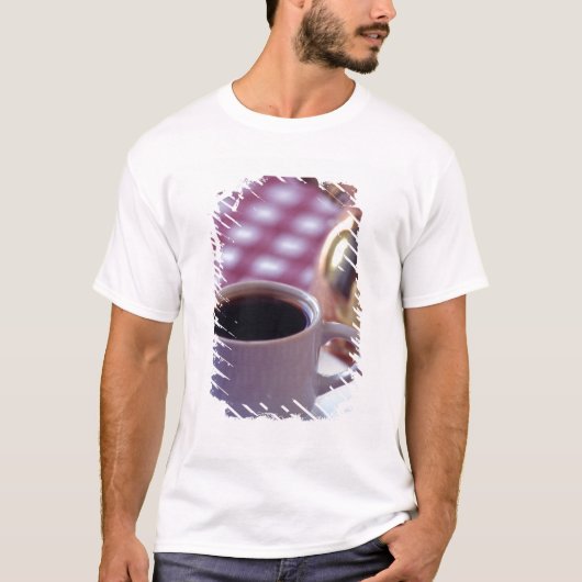 アラビアコーヒーの一杯。シリア。中東 Tシャツ (正面)