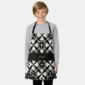 アラビア十字と菱形の幾何学的パターン エプロン (着用した状態)