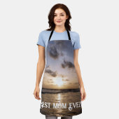 アラビア海の夕日 エプロン (着用した状態)