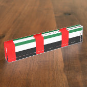 アラブ首長国連邦の国旗を掲げたデスクトップの銘板 デスクネームプレート (側面)