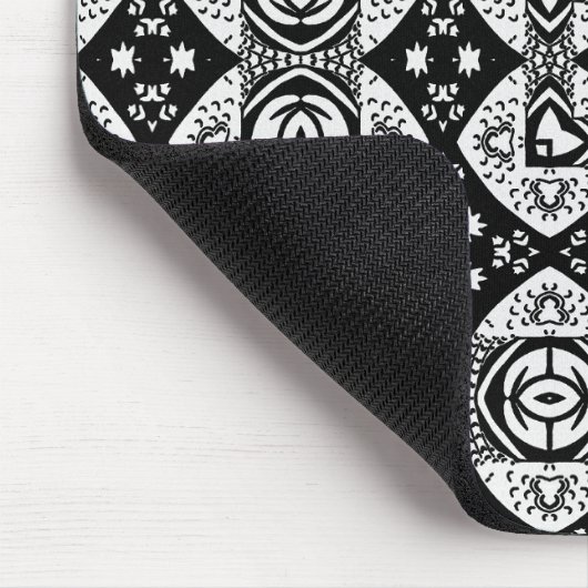 アラベスクのモザイクのタイル模様の白黒 マウスパッド (コーナー)