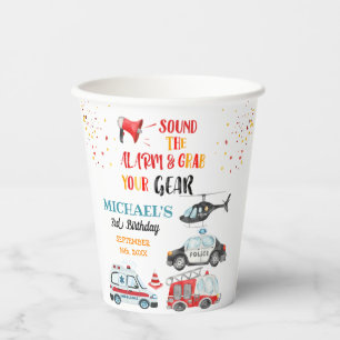 アラームを鳴らし、ギア3歳の誕生日を迎える 紙コップ