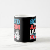 アラームを鳴らす私は4おもしろい歳の誕生日の子供 コーヒーマグカップ (中央)