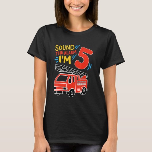 アラームを鳴らす私は5誕生日少年の消防車の火災 Tシャツ (正面)