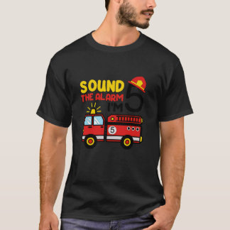 アラームを鳴らす5子供の消防車5歳 Tシャツ