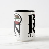 アラ生まれカカリフォルニア15oz ツートーンマグカップ (中央)