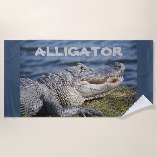 アリゲーターグリニングゲーター写真 ビーチタオル (正面)