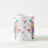 アリスおよびハート、置くために達しているアリスは聞きます コーヒーマグカップ (中央)