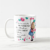 アリスおよびハート、置くために達しているアリスは聞きます コーヒーマグカップ (左)