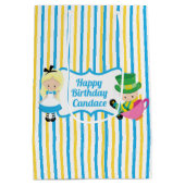 アリスインワンダーランドかわいいパーソナライズされたキッド誕生日 ミディアムペーパーバッグ (裏面)