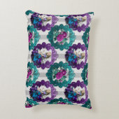 アリスティール(緑がかった色)と紫 アクセントクッション (裏面(縦))