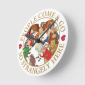 アリス-人々はそう奇妙にここに来ては去って行きます ラウンド壁時計 (傾斜)