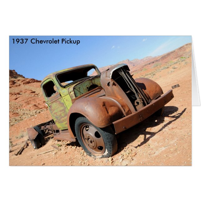 アリゾナの砂漠の1937年のChevyの積み込み (正面横)