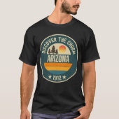 アリゾナを探索 - あらゆる愛好家のためのデザイン Tシャツ (正面)