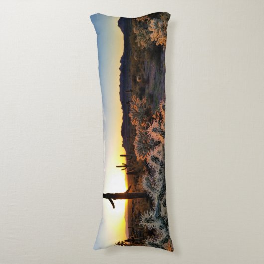 アリゾナサンセットソノラン砂漠とサグアーロサボス ボディピロー (正面縦)