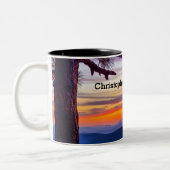 アリゾナサンセットパインツリーマウンテンシーニックビュー ツートーンマグカップ (左)