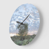 アリゾナスカイ – ザ・メスキート ラージ壁時計 (傾斜)