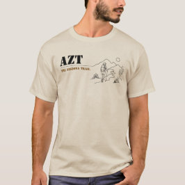 アリゾナトレイルのデザート地帯を歩くハイカーのミニマルデザイン Tシャツ