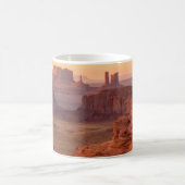 アリゾナ州のモニュメントバレーの風景 コーヒーマグカップ (中央)