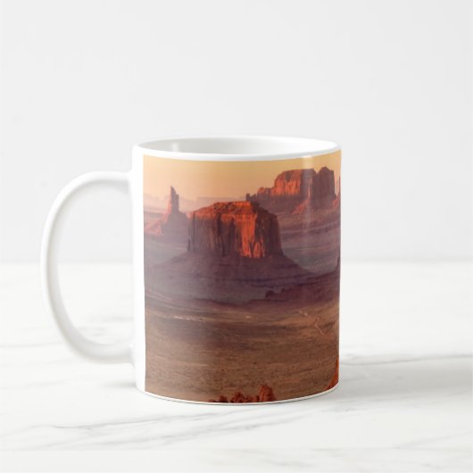 アリゾナ州のモニュメントバレーの風景 コーヒーマグカップ (左)