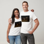 アリゾナ州の水面を飛ぶ2匹のコウモリ Tシャツ (ユニセックス)
