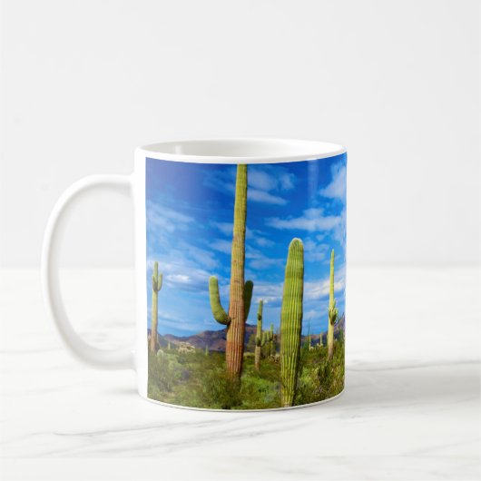 アリゾナ州の砂漠サボテンの風景 コーヒーマグカップ (左)