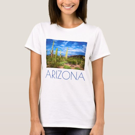 アリゾナ州の砂漠サボテンの風景 Tシャツ (正面)