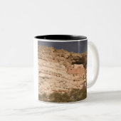 アリゾナ州アメリカ合衆国キャンプヴェルデ:モンテズマ城 ツートーンマグカップ (正面右)
