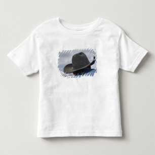 アリゾナ州ツーソン。ツーソン・ロデオでのカウボーイハットの使用 トドラーTシャツ