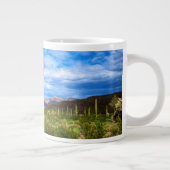 アリゾナ州砂漠のサボテンの風景 ジャンボコーヒーマグカップ (右)