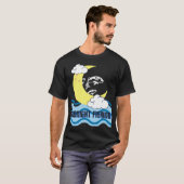 アリゾナ準州 魚 アパッチートラウトを釣る Tシャツ (正面フル)