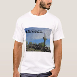 アリゾナ砂漠の風景Saguaro Cactusの写真 Tシャツ