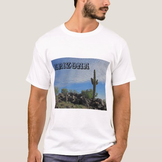 アリゾナ砂漠の風景Saguaro Cactusの写真 Tシャツ (正面)