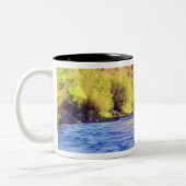 アリゾナ、セドナ。カテドラルロック(2) ツートーンマグカップ (左)