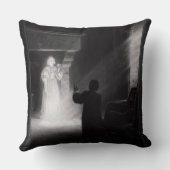 アリックスアパライサンオマスクバイトニー・ロバート・フルーリー クッション (裏面)