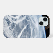 アリューシャン列島の南の雲の模様 iPhone 15ケース (裏面横)