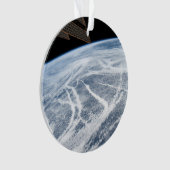 アリューシャン諸島の南の雲のパターン。 オーナメント (正面)