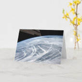 アリューシャン諸島の南の雲のパターン。 カード (黄色い花)