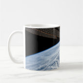 アリューシャン諸島の南の雲のパターン。 コーヒーマグカップ (左)