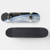 アリューシャン諸島の南の雲のパターン。 スケートボード (横)