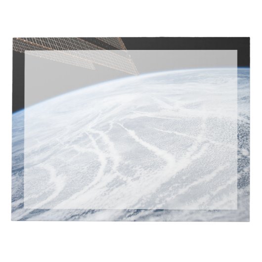 アリューシャン諸島の南の雲のパターン。 ノートパッド (正面)