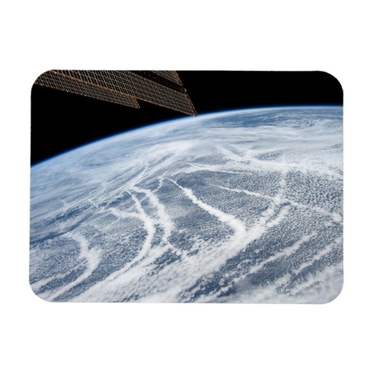 アリューシャン諸島の南の雲のパターン。 マグネット (横)