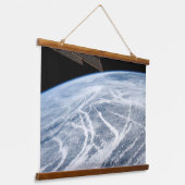 アリューシャン諸島の南の雲のパターン。 吊り下げ型タペストリー (傾斜あり)