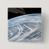 アリューシャン諸島の南の雲のパターン。 缶バッジ (正面)