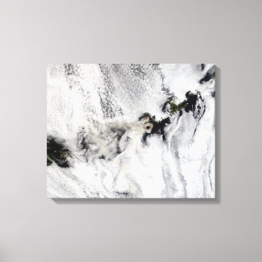 アリューシャン諸島オコク火山からのプルーム キャンバスプリント (正面)