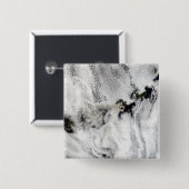 アリューシャン諸島オコク火山からのプルーム 缶バッジ (正面&裏面)