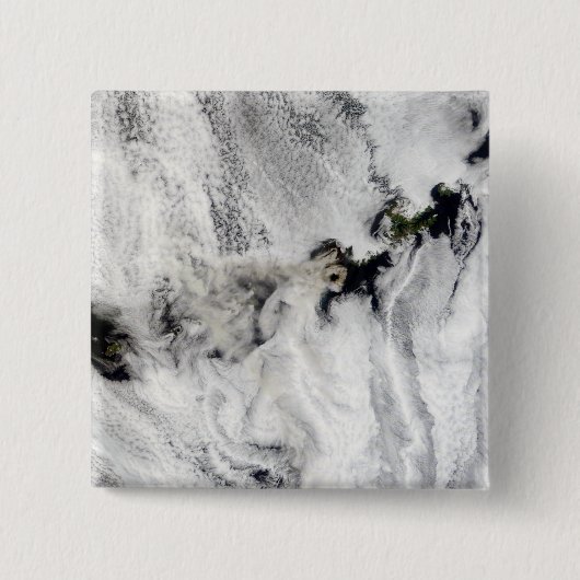 アリューシャン諸島オコク火山からのプルーム 缶バッジ (正面)