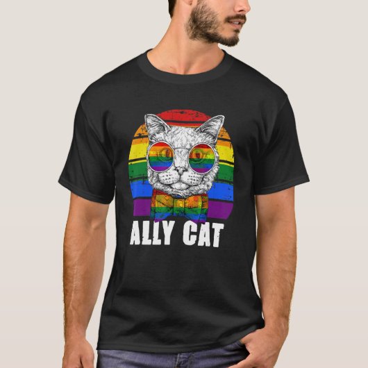 アリーキャットレインボーサングラスLGBTゲイプライド子猫 Tシャツ (正面)