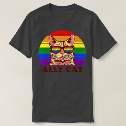 アリーキャットレインボーサングラスLGBTQおもしろいゲイプライド Tシャツ (デザイン正面)