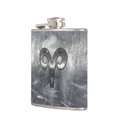 アリーズ〔占星術の〕十二宮図シンボルのシルバー動揺してスタイル フラスク (左)